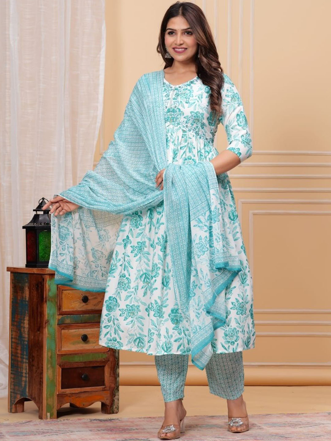 SHALIG Women Floral Printed Empire Sequinned Detail Kurta & Trousers With Dupatta