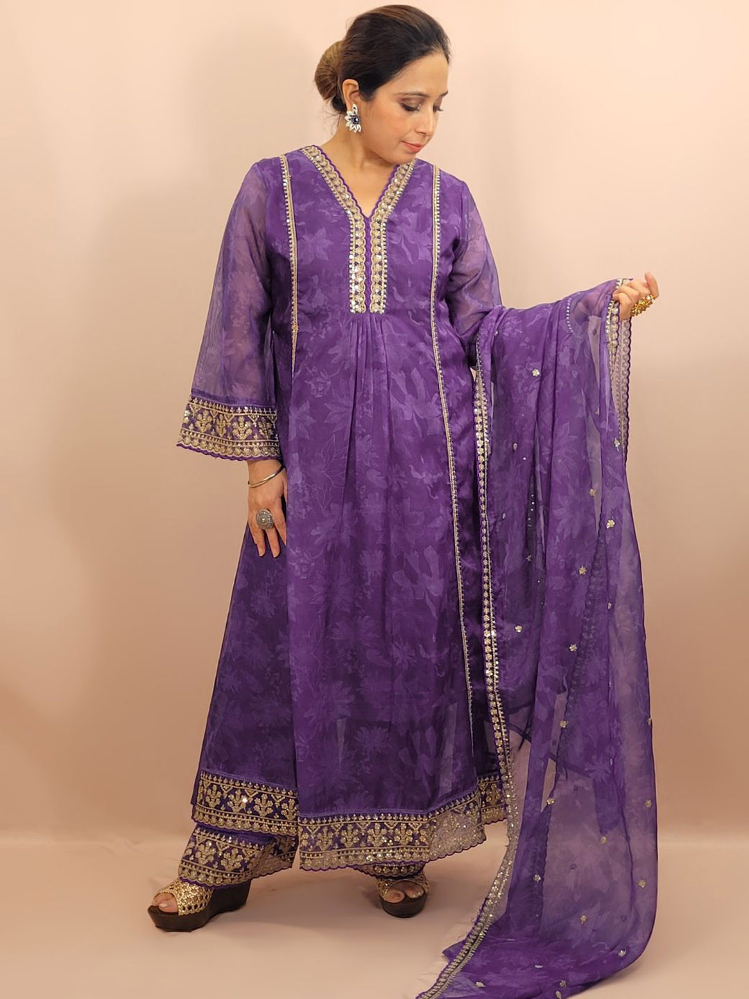 SAKSHI- The Wedding Store Women Floral Printed Kurta with Palazzos With Dupatta