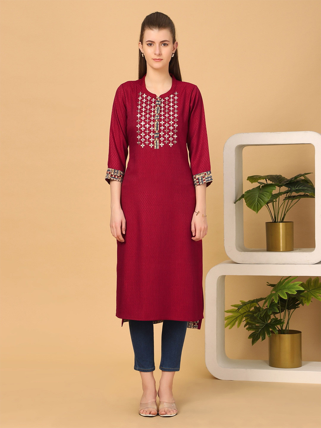 SANAA Women Embroidered Mirror Work Straight Kurta