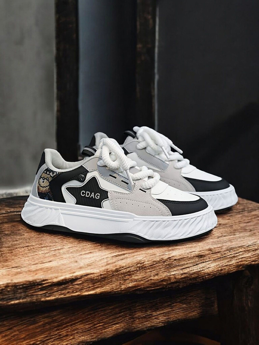 Layasa Men Ultra Soft Cushion Lace-Up Sneakers
