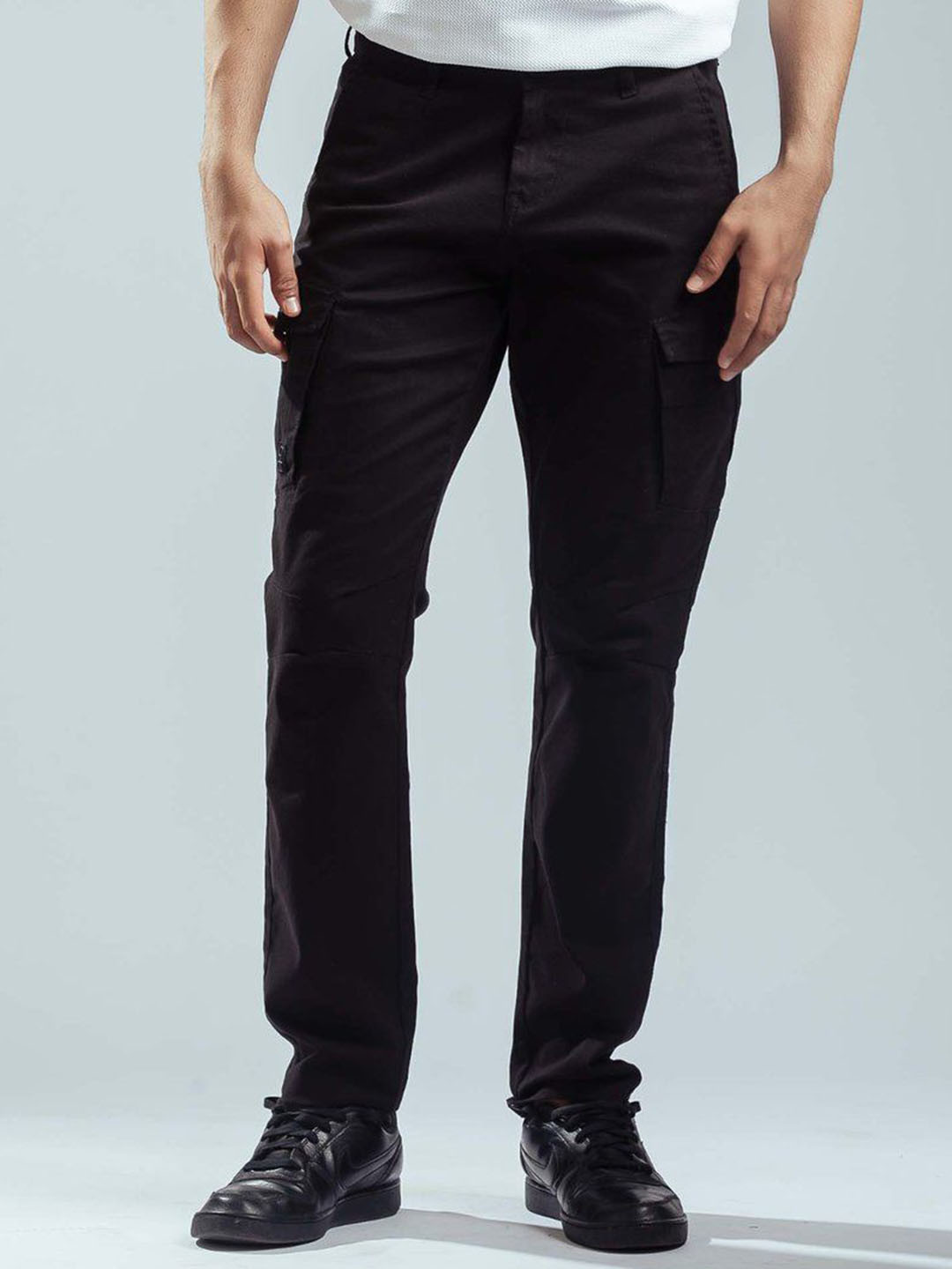 Nostrum Liard Men Slim Fit Mid-Rise Low Distress Stretchable Jeans