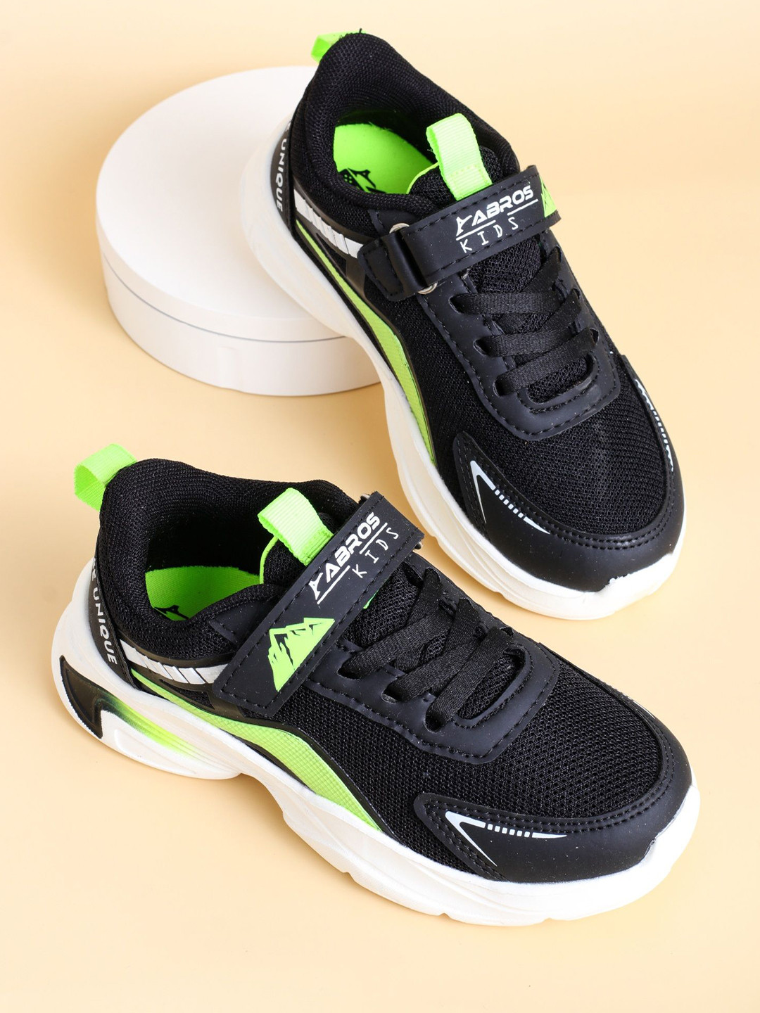 ABROS Netmaster-v Boys Running Non-Marking Sports Shoes