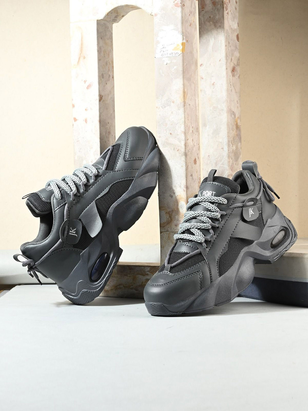 JK Port Men Round Toe Sneakers