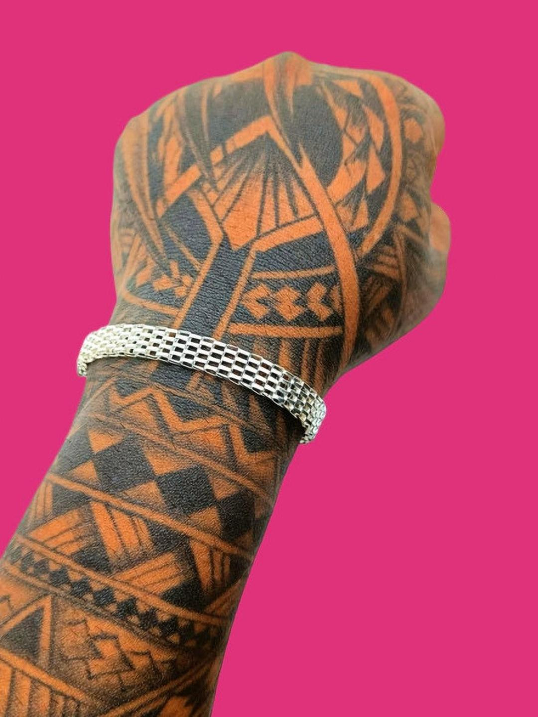 Dynamic Retail Global Women Silver Armlet Bracelet