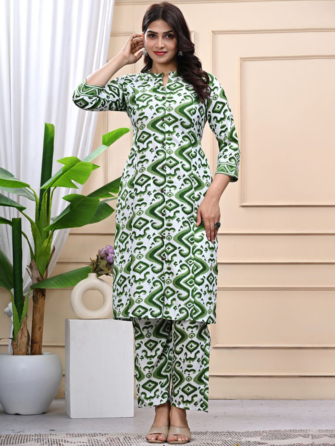 JAYRA TEXTILE Printed Pure Cotton Mandarin Collar Top With Trousers Co-Ords Set