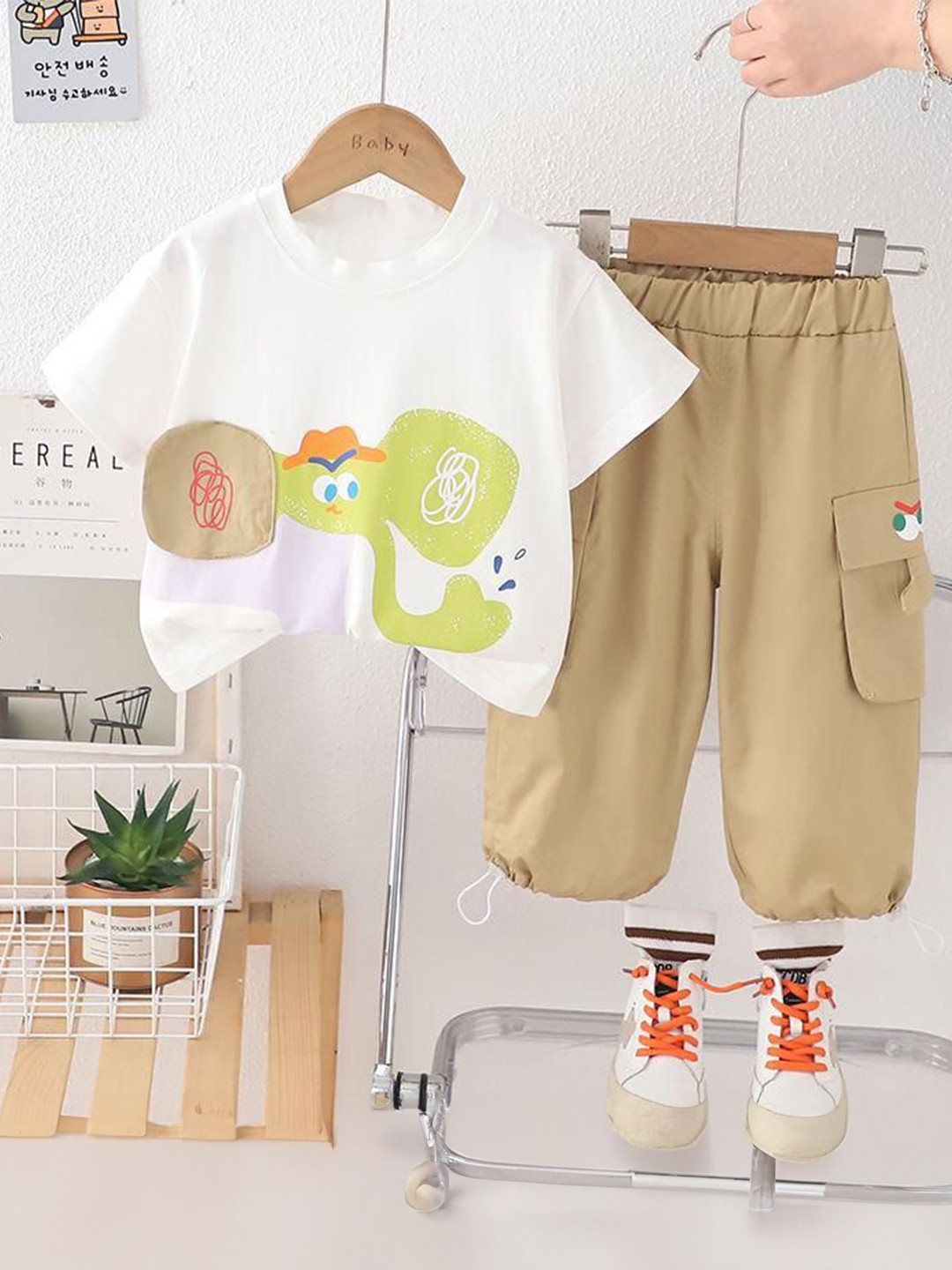 POP STREET KIDS Girls Elephant Printed T-shirt With Cargos