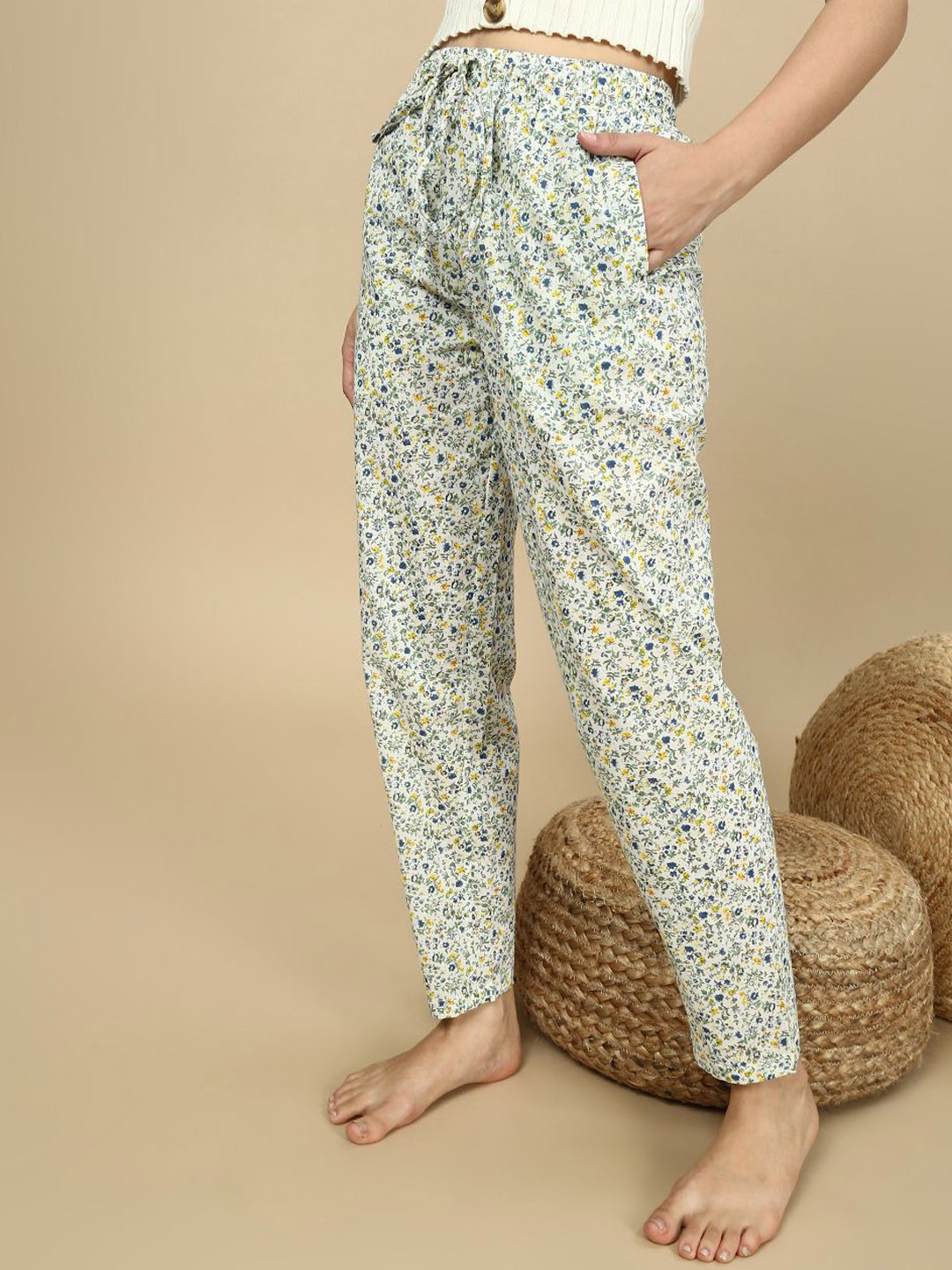 PYNK Women Printed Pure Cotton Mid-Rise Lounge Pants