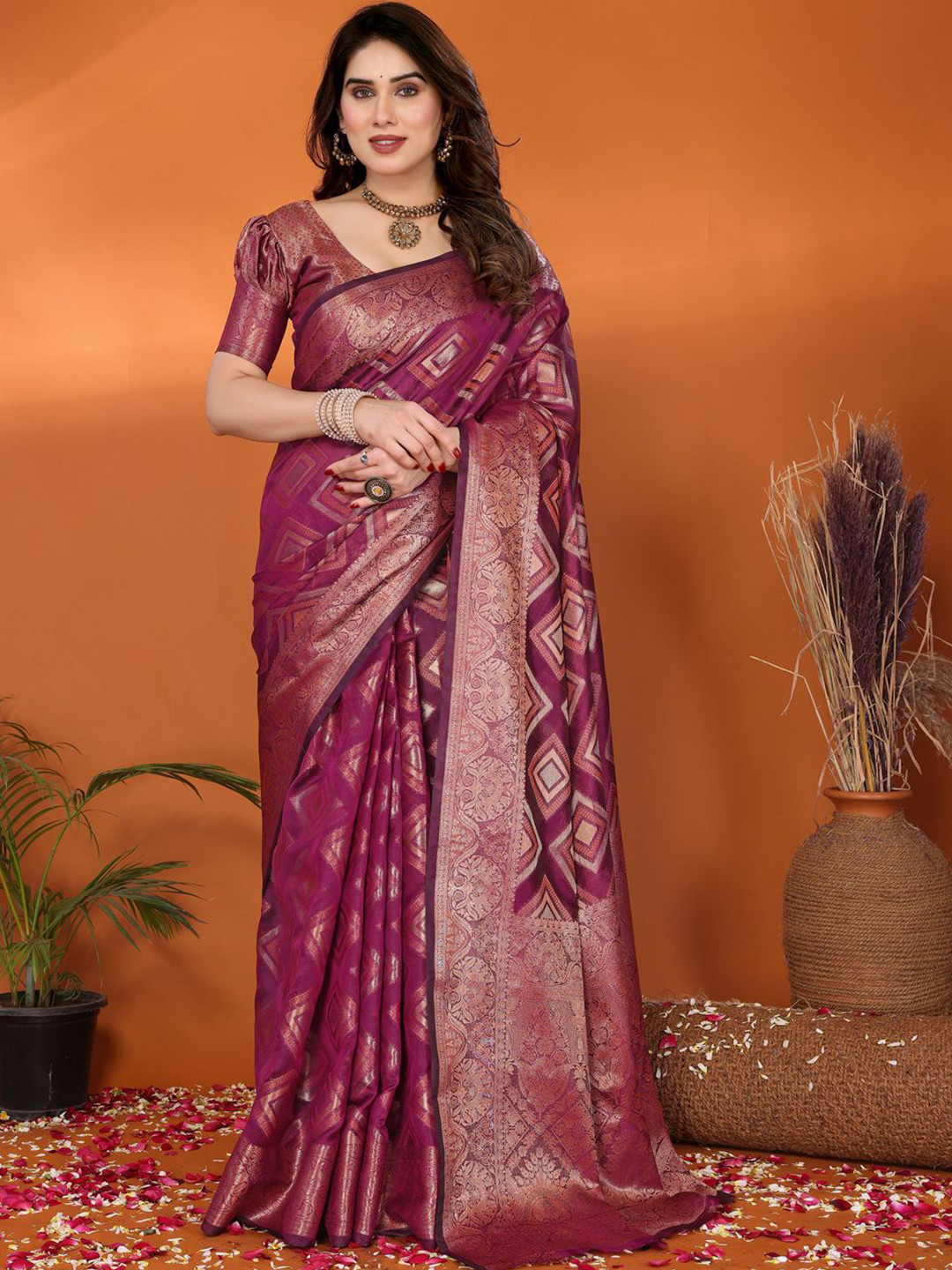 DIVASTRI OVENISH Geometric Woven Design Zari Organza Kanjeevaram Saree