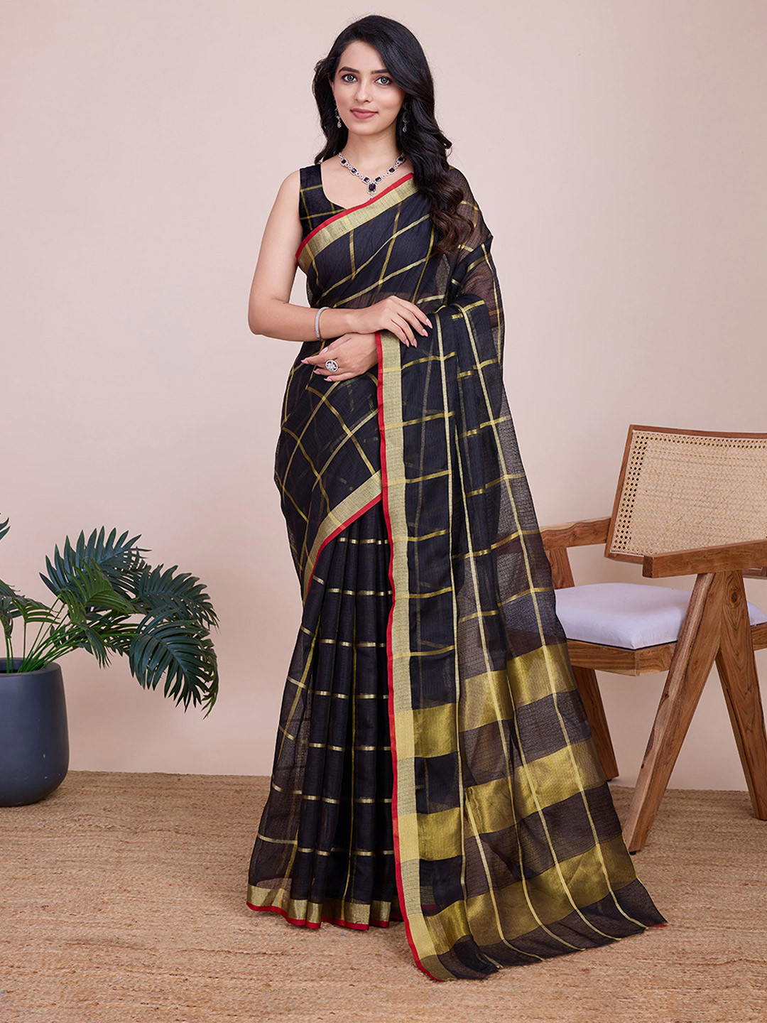 DIVASTRI Checked Saree With Zari Lace Border And Matching Blouse