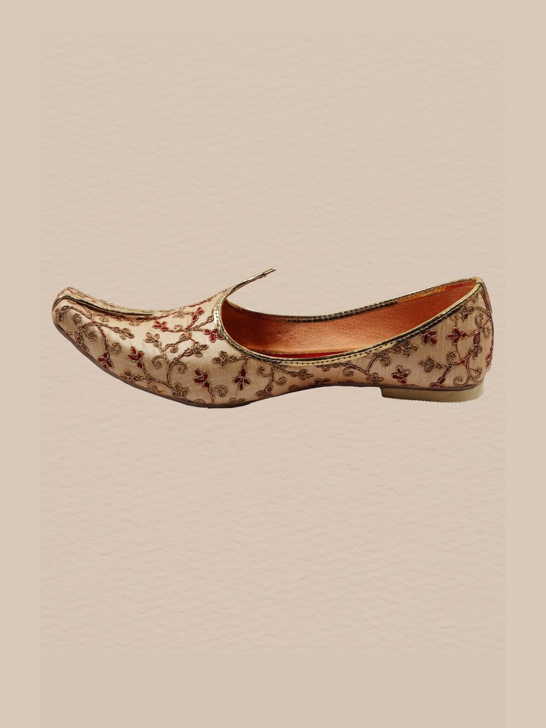DEEUCO Men Gold Textile Mojaris