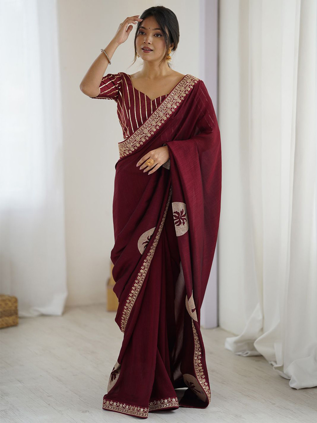 Saree mall Floral Embellished Sequinned Silk Saree