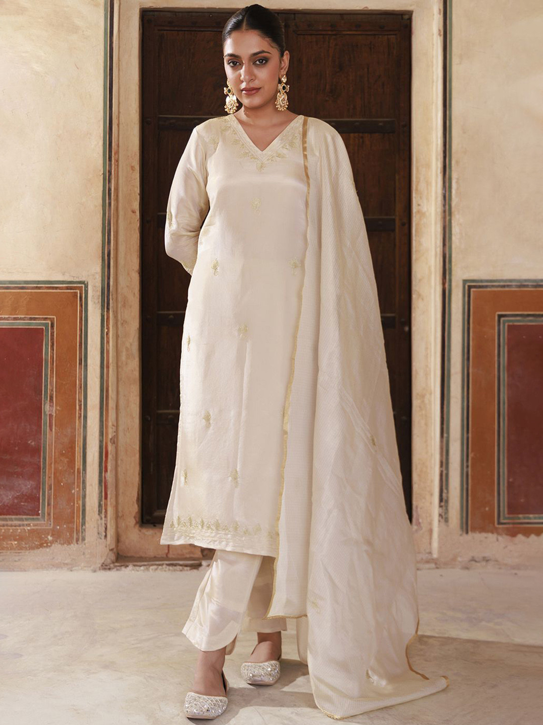 Bannhi by Priyanka Rathore  Women Ethnic Motifs Embroidered Regular Kurta with Trousers & Zari Border Dupatta