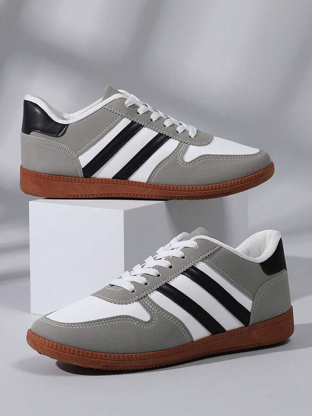 Layasa Men Colourblocked Round Toe Ultra Soft Cushion Lace-Up Comfort Sneakers
