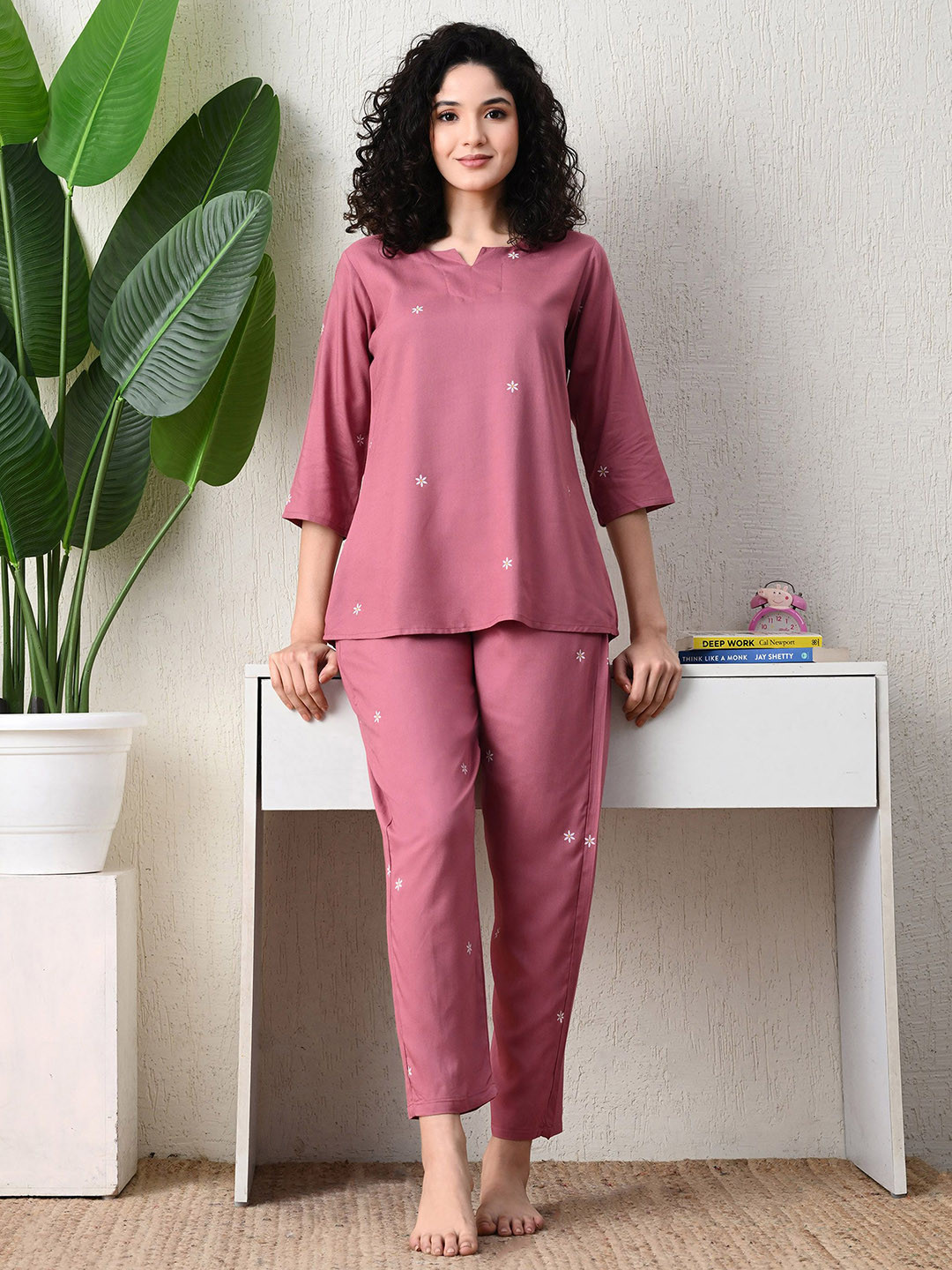 Ichaa Women Floral Printed Top & Pyjamas Night suit