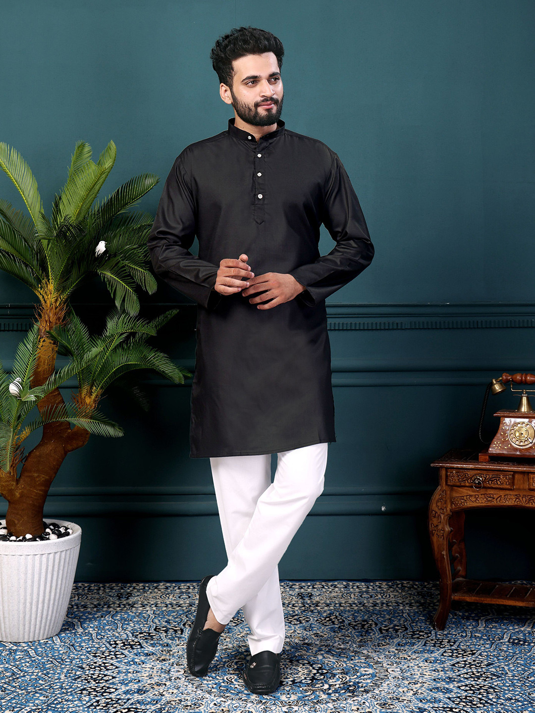 KUNDALI KAKSHAY Men Mandarin Collar Side Slits Straight Kurta