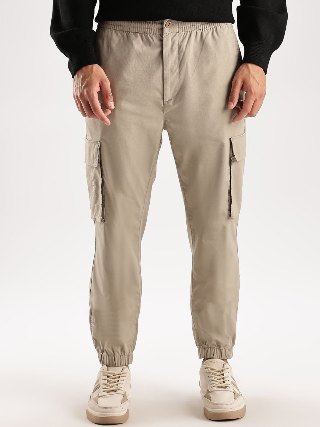 Calvin Klein Jeans Men Skinny-Fit Mid Rise Flat-Front Cargos Trouser