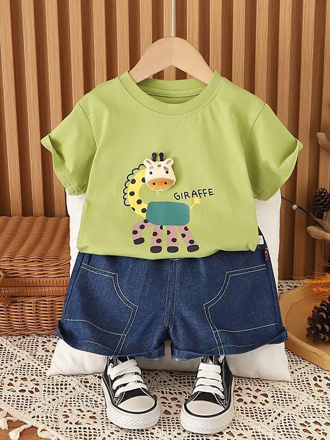 POP STREET KIDS Kids Giraffe Printed Round Neck T-Shirt With Shorts