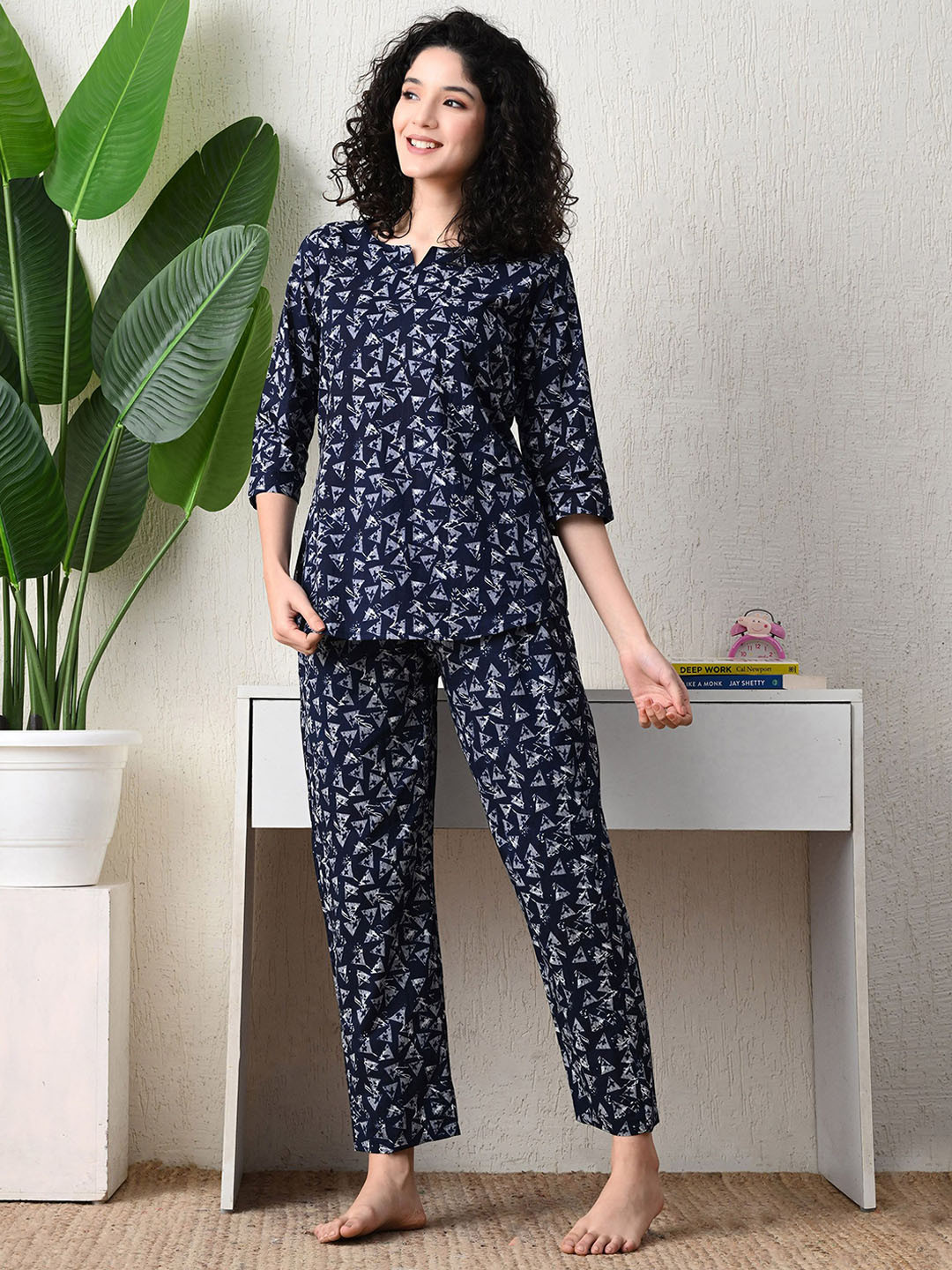 Ichaa Women Geometric Printed Night suit
