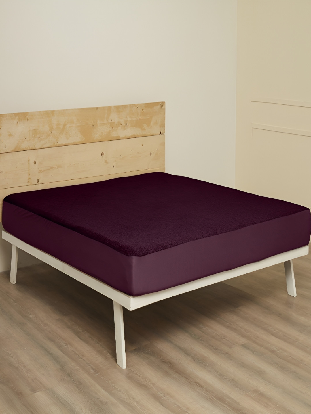 wakefit Maroon Textured Breathable Noiseless Single Fitted Mattress Protector