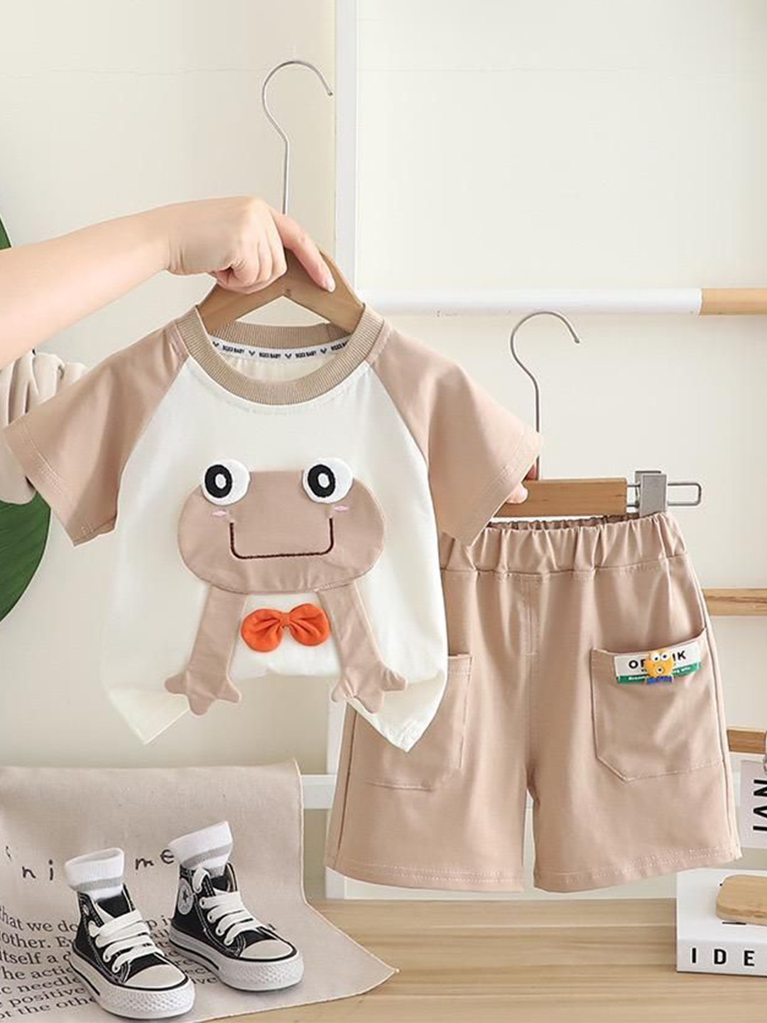 POP STREET KIDS Boys Frog Printed Round Neck T-Shirt With Shorts