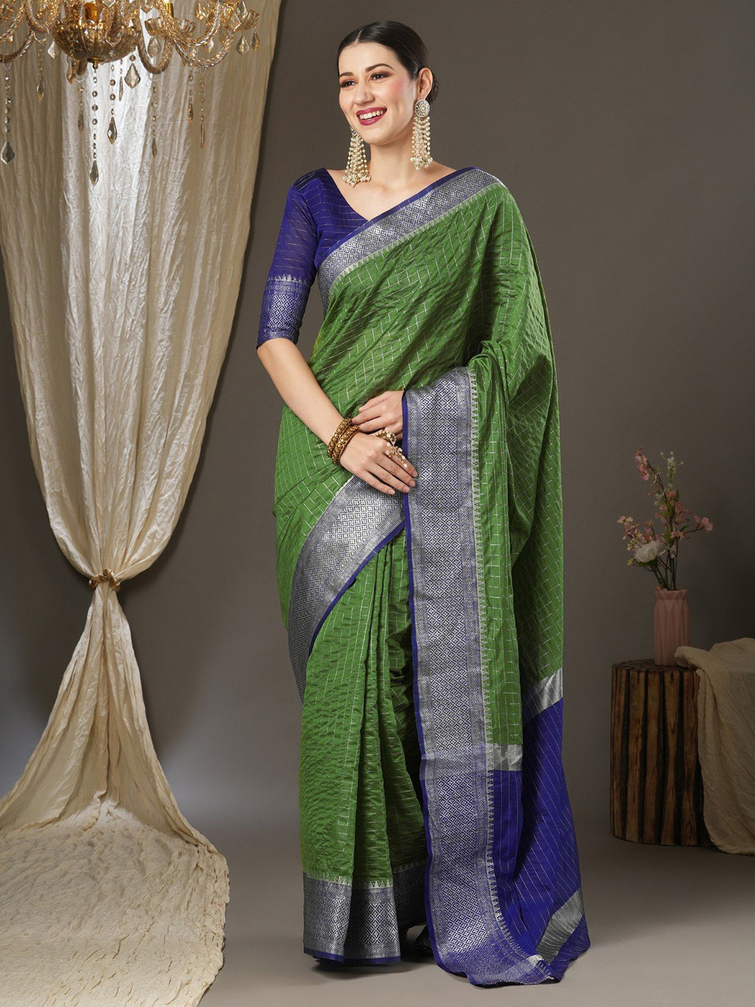 IndianRang Checked Design Zari Saree