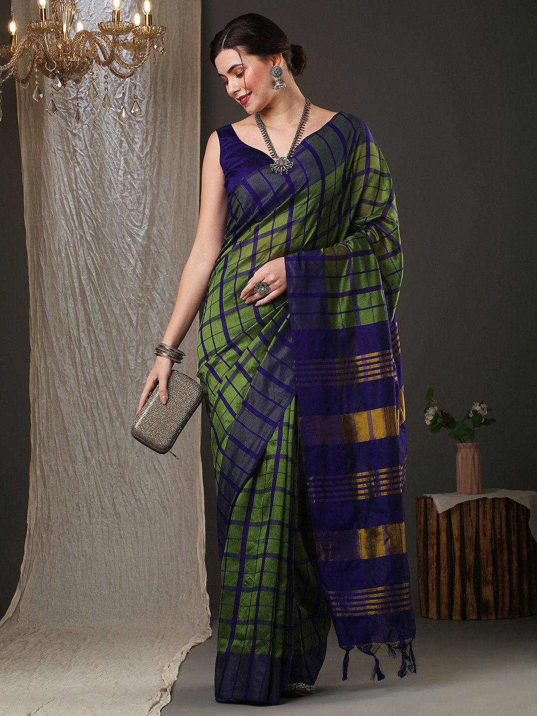 IndianRang Checked Saree with Blouse Piece