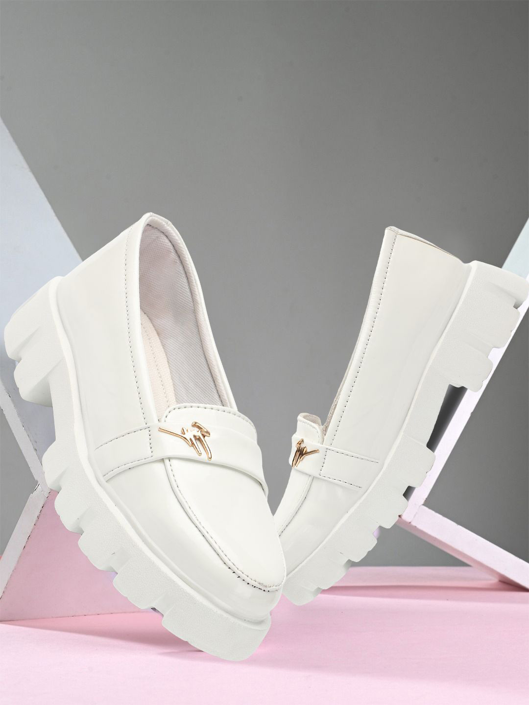 HimQuen Women Solid Patent Smart Casual Loafers