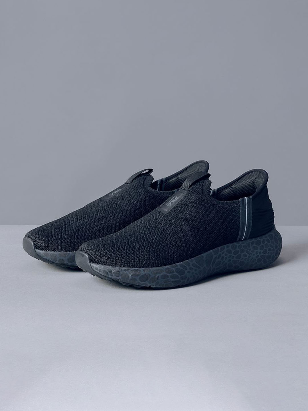 FILA Men Ease Marble Textured Massage Footbed Sneakers