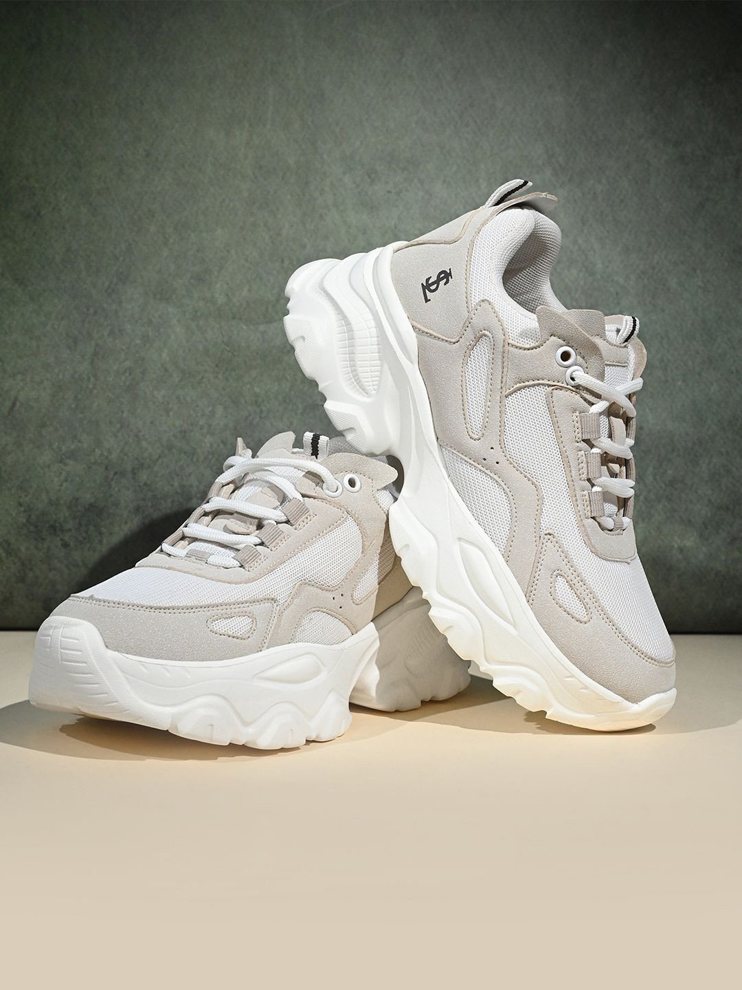 LOUIS STITCH Women Beige & White Lace-Up Sneakers