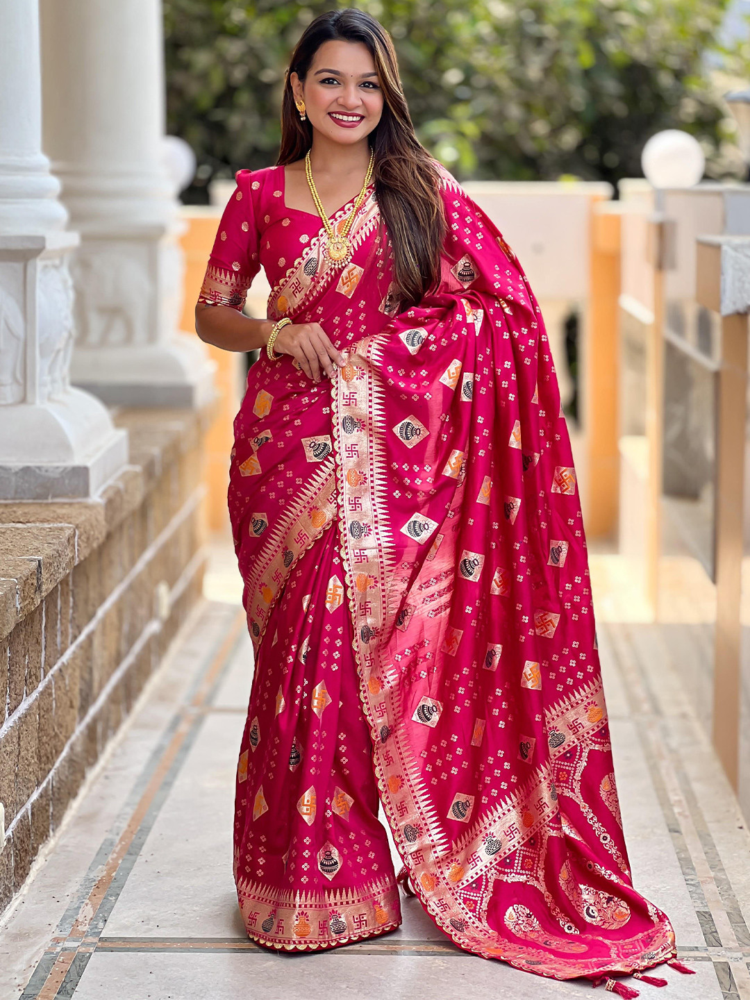 VARNI FABRICS Women Geometric Woven Design Zari Art Silk Bandhani Saree