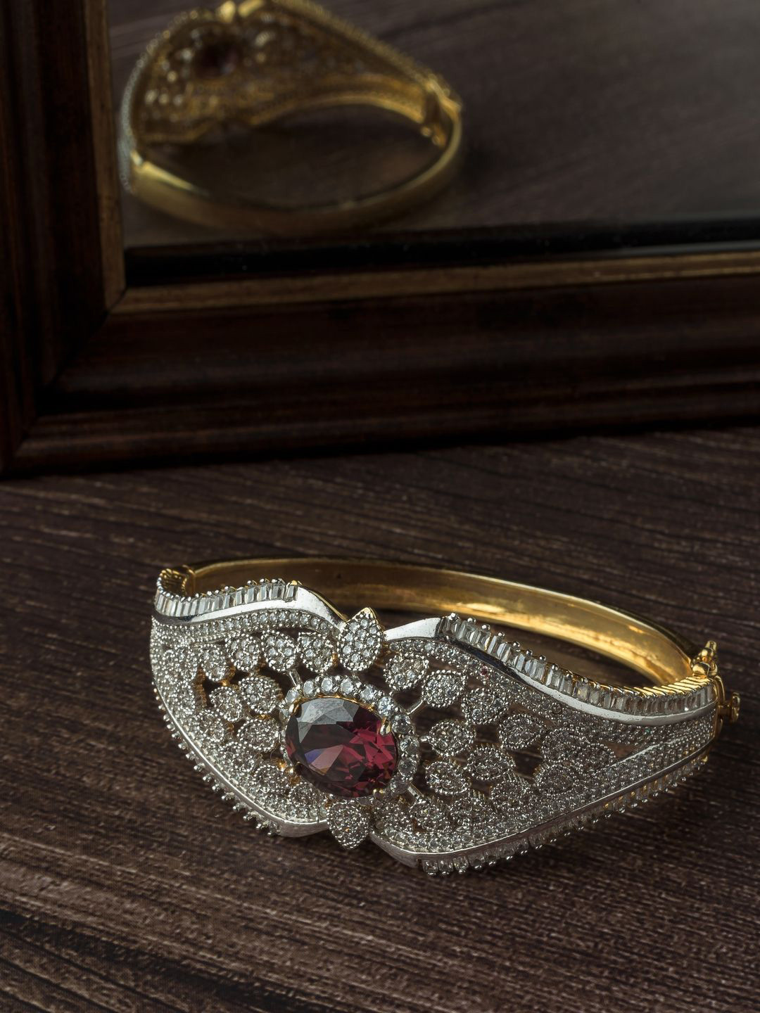 vivinia BY VIDHI MEHRA Women Interlock Metal Kada Bracelet
