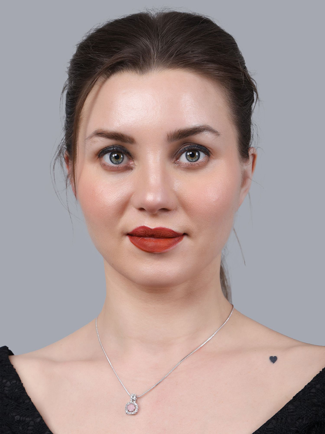 JOMEE Silver-Plated Circular Shaped Pendants With Chain