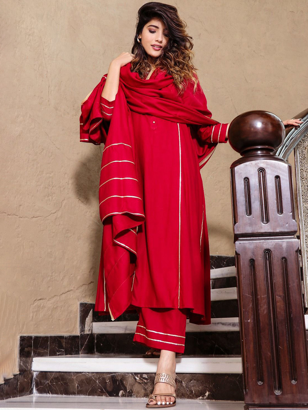 COUTURE HOUSE Women Embroidered Thread Work Kurta Set With Dupatta