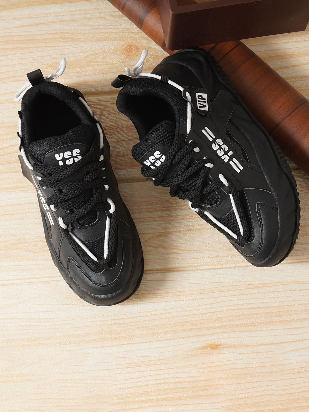 BENTINO Men Colourblocked Sneakers