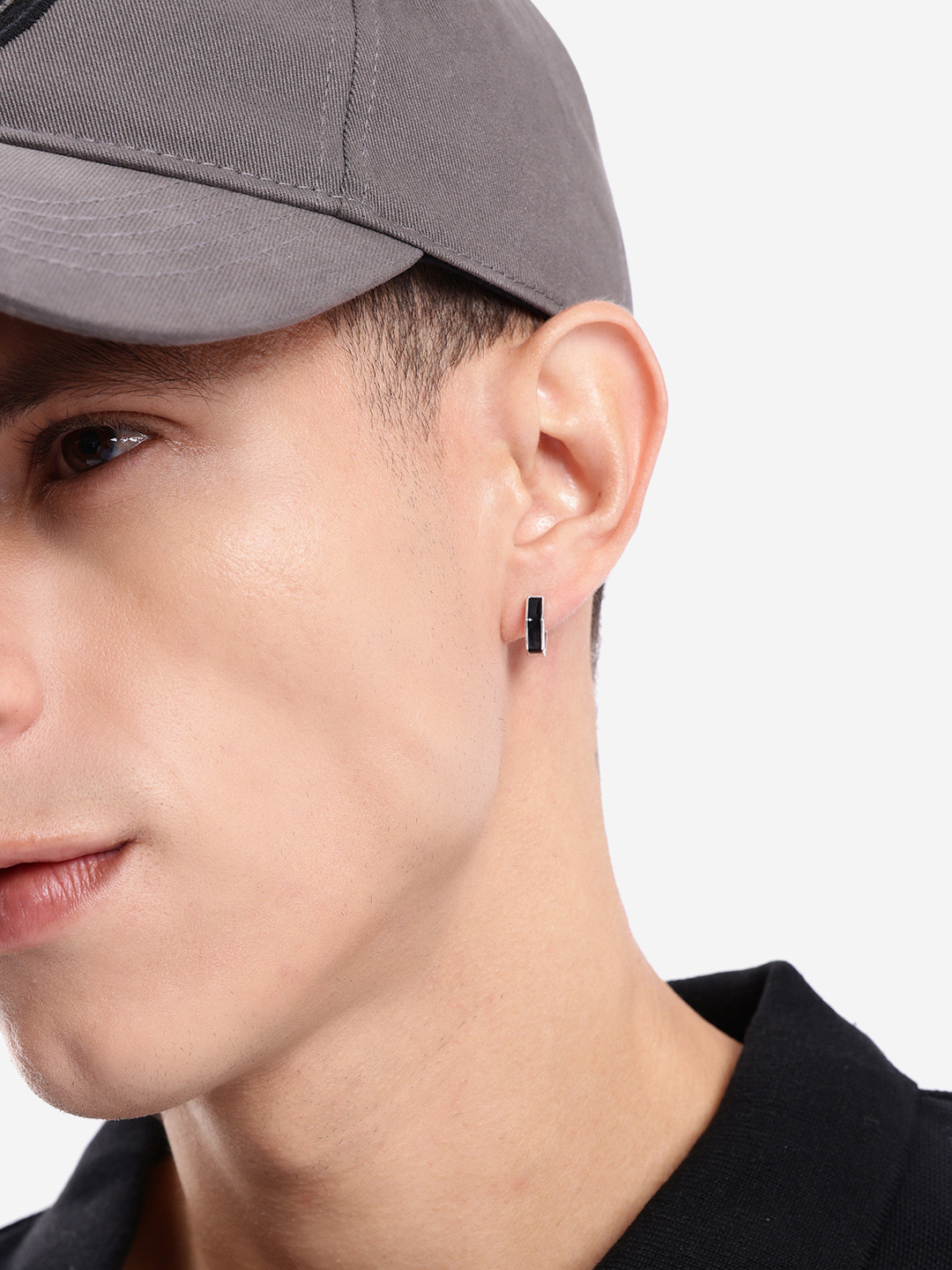 The Roadster Lifestyle Co.Men Silver Plated Enamel Geometric Hoop Earring