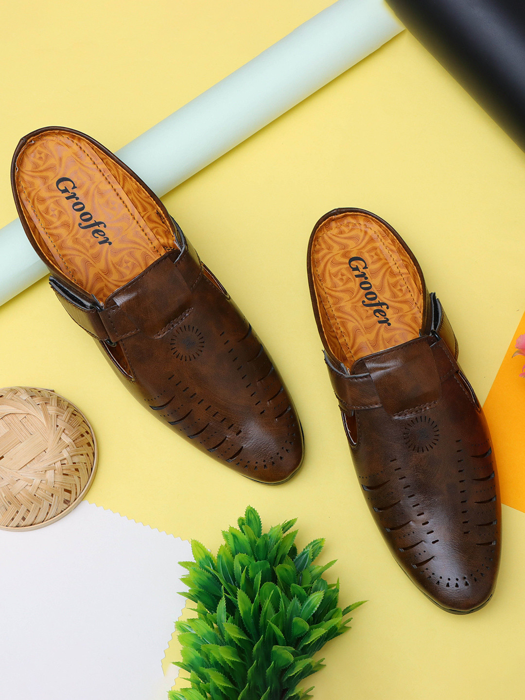 Groofer Men Slip-On Comfort Regular Sandals