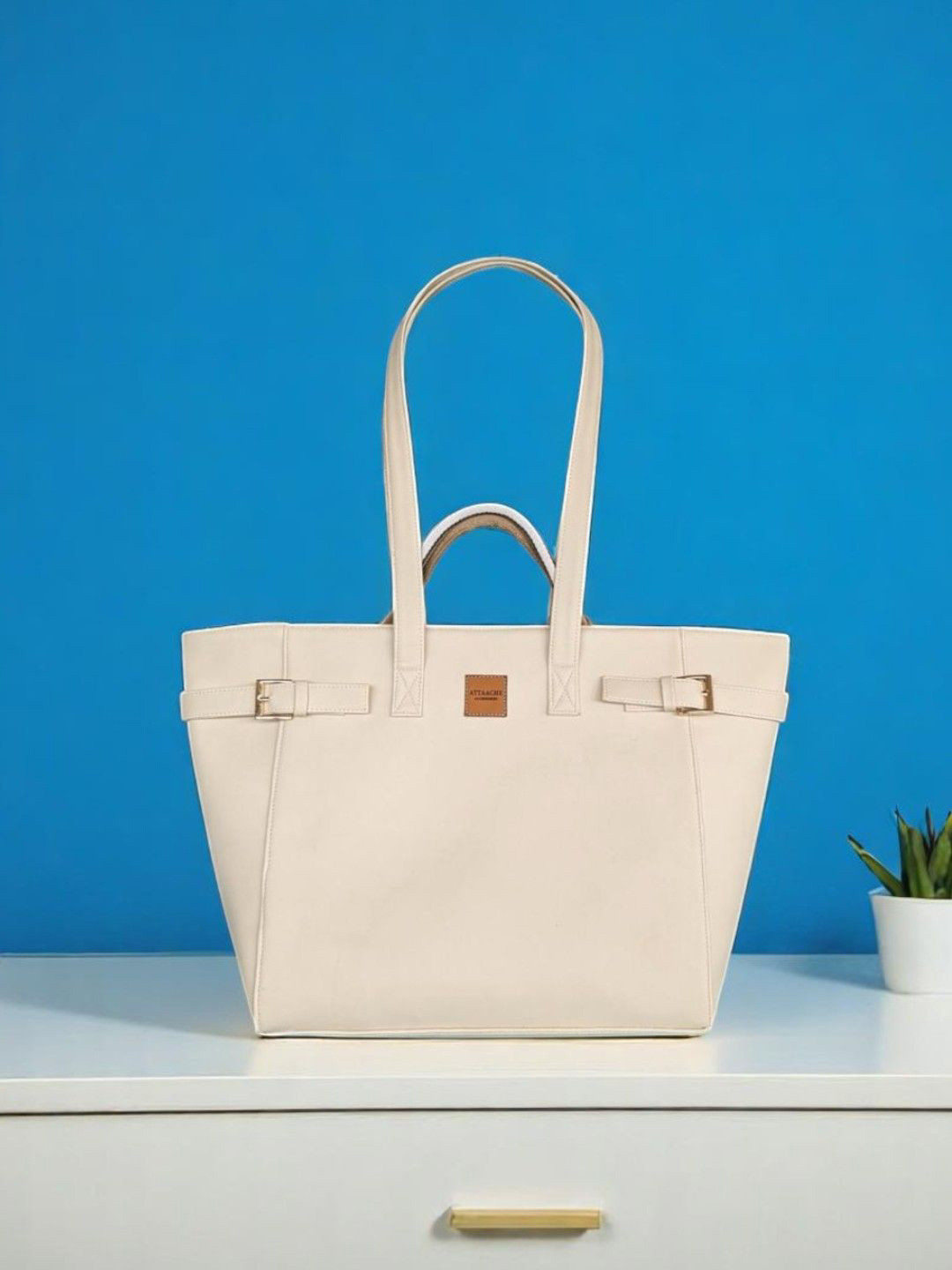 ATTAACHE ACCESSORIES Women Solid Swagger Buckle Detail Tote Bag