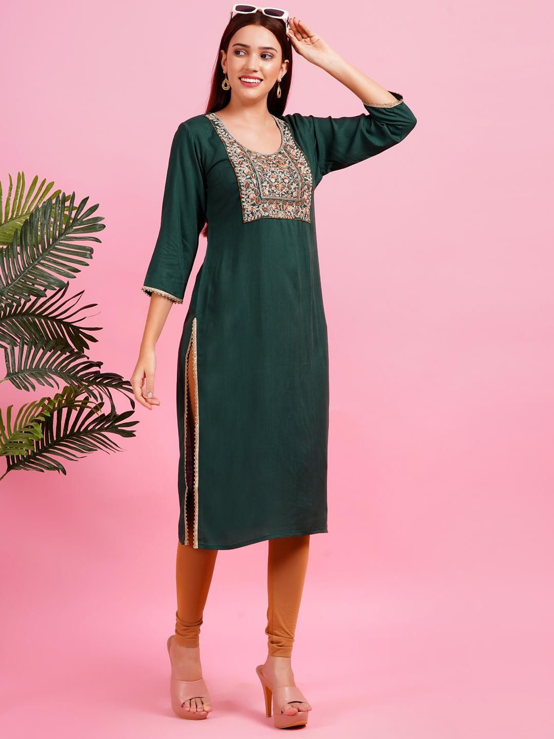 OH MI DIOS Women Yoke Design Thread Work Kurta
