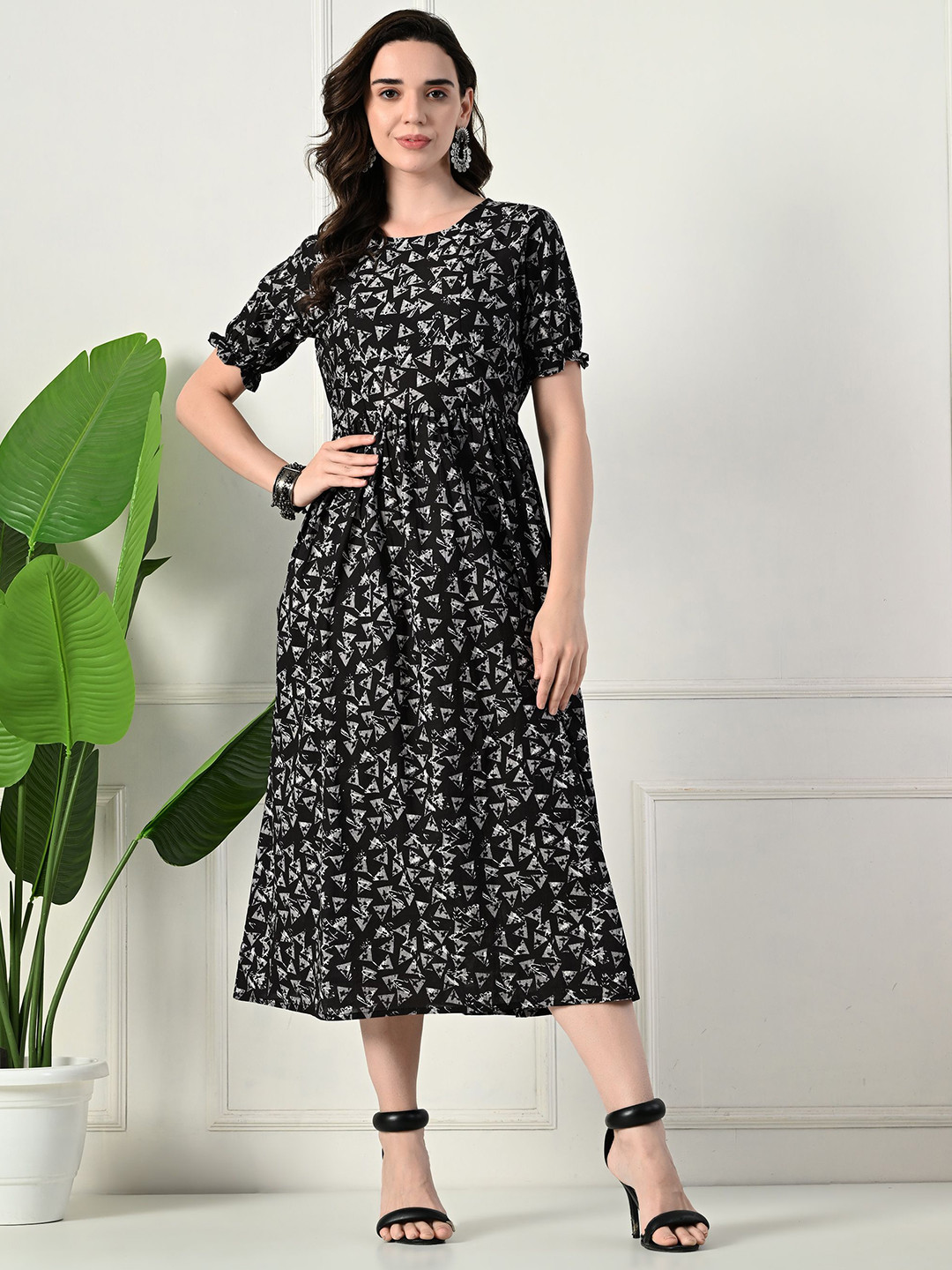 Ichaa Women Geometric Print Puff Sleeve Maternity Fit & Flare Midi Dress