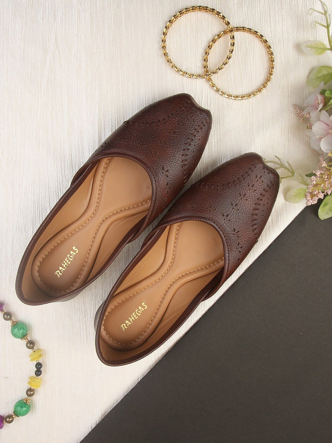 RAHEGAS Women Textured Ethnic Mojaris Flats