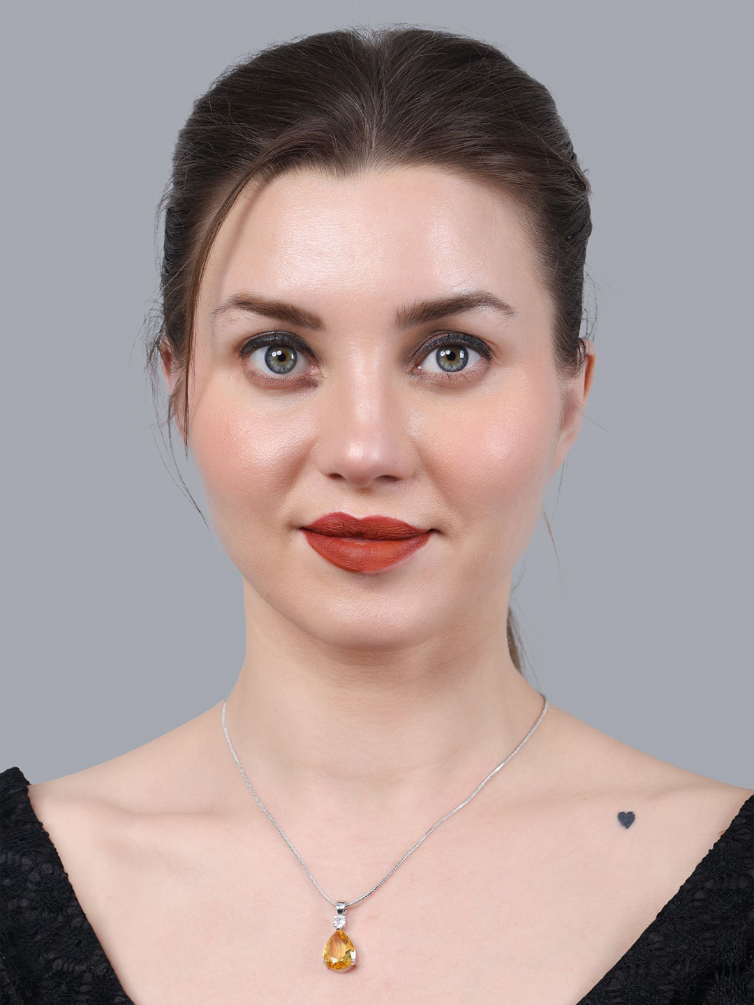 JOMEE Silver-Plated Teardrop Shaped Pendants With Chain