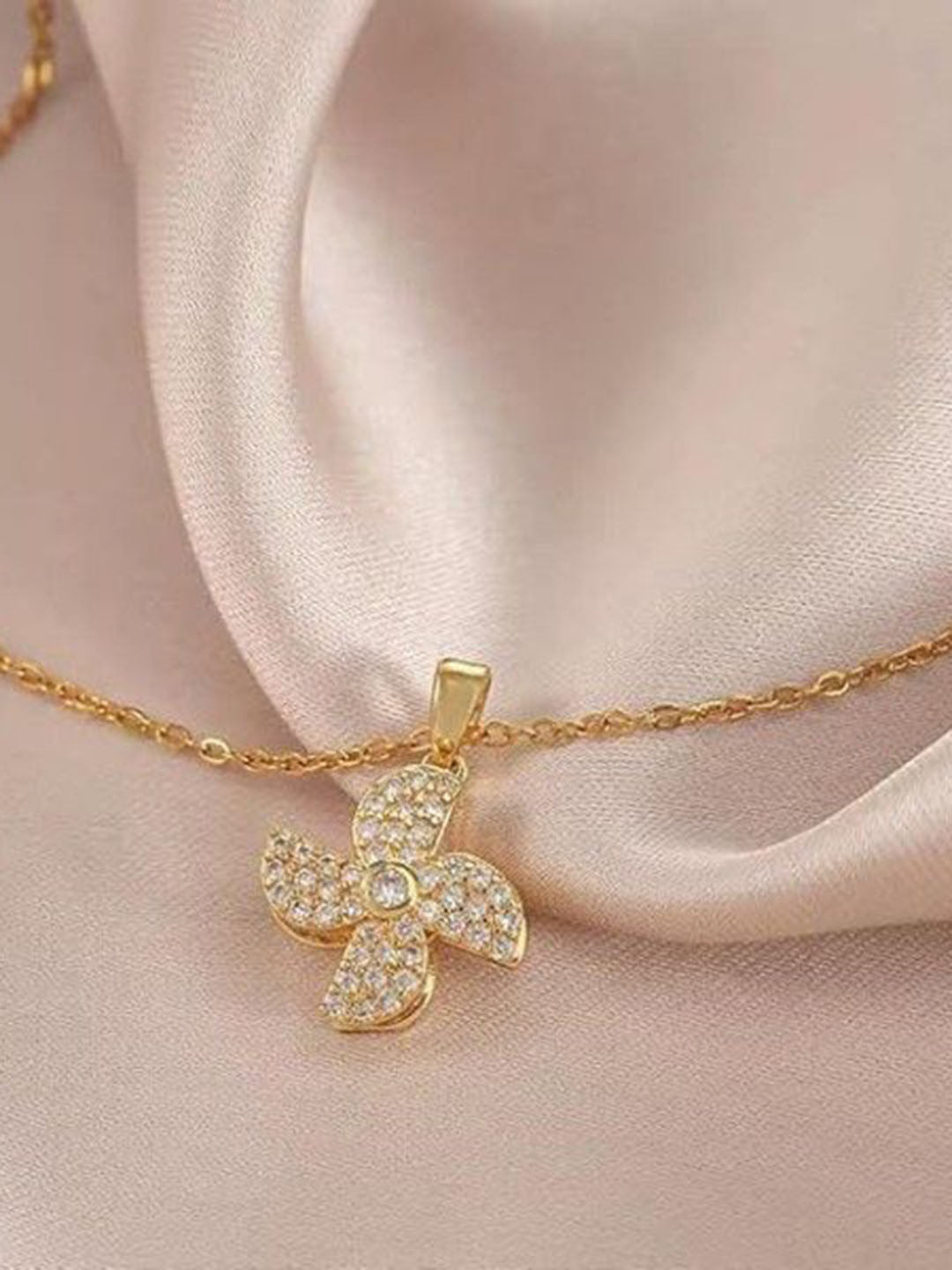 SID PARI SALLER Gold Plated Stainless Steel Artificial Stones Floral Pendant with Chain