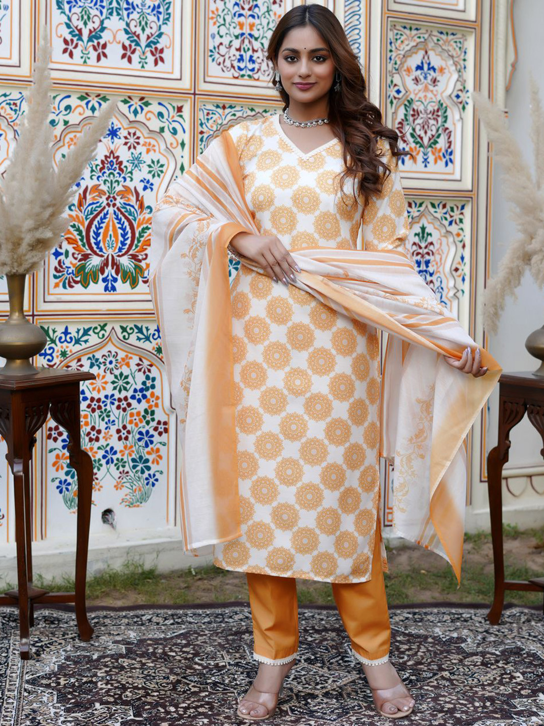 VIBE VISION Ethnic Motifs Printed V-Neck Straight Kurta With Trousers & Dupatta