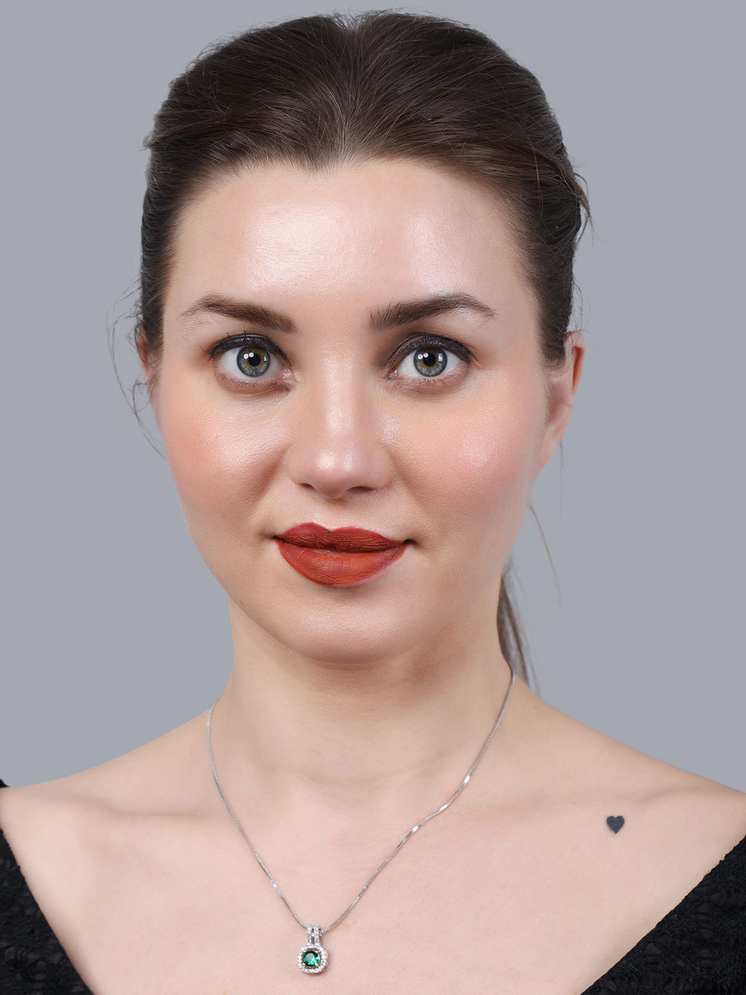 JOMEE Silver-Plated Circular Shaped Pendants With Chain