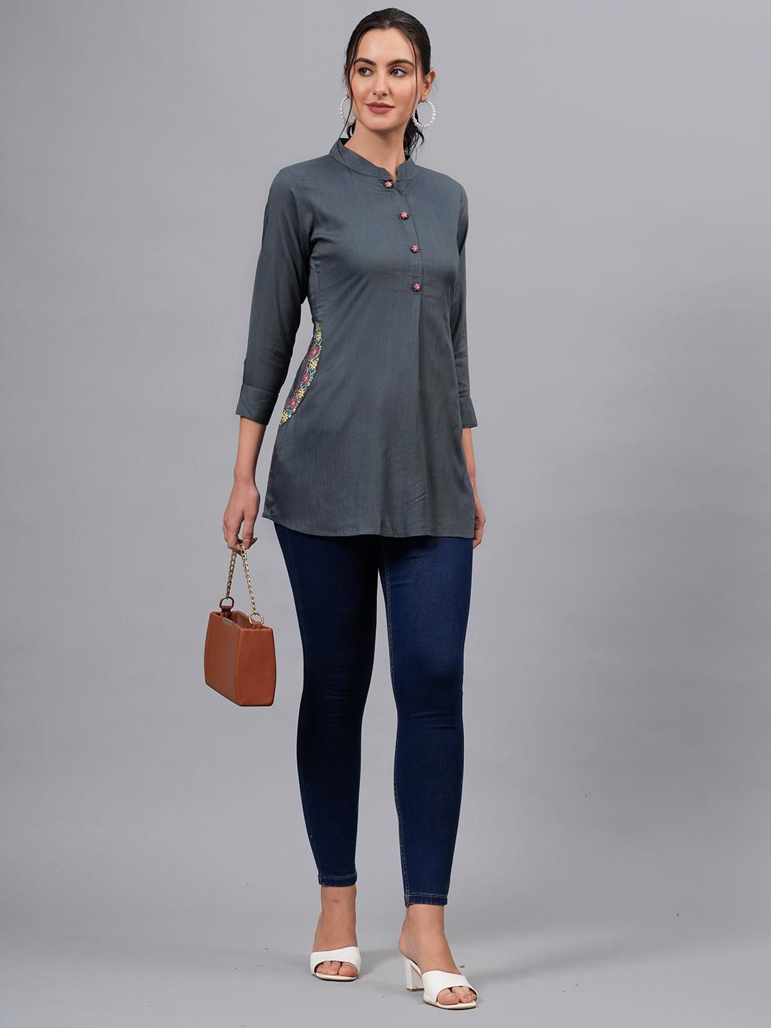 OH MI DIOS Women Solid Festive Straight Kurta