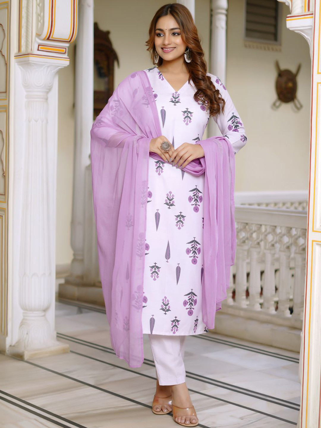 VIBE VISION Floral Printed V-Neck Straight Kurta Wiith Trousers & Dupatta