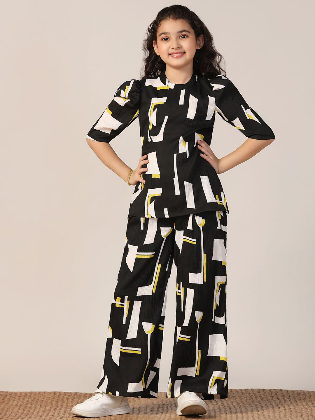 FASHION DREAM Girls Printed Short Sleeves Top With Palazzo