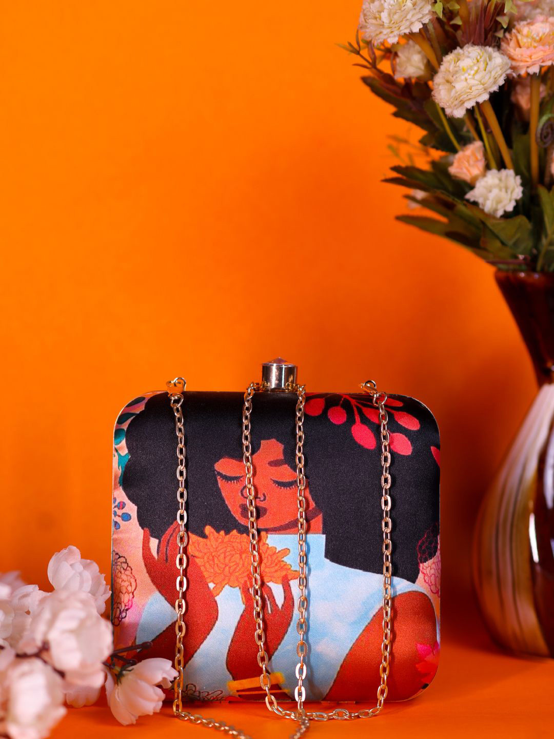 Swisni Abstract Printed Structured Clutch With Sling Chain