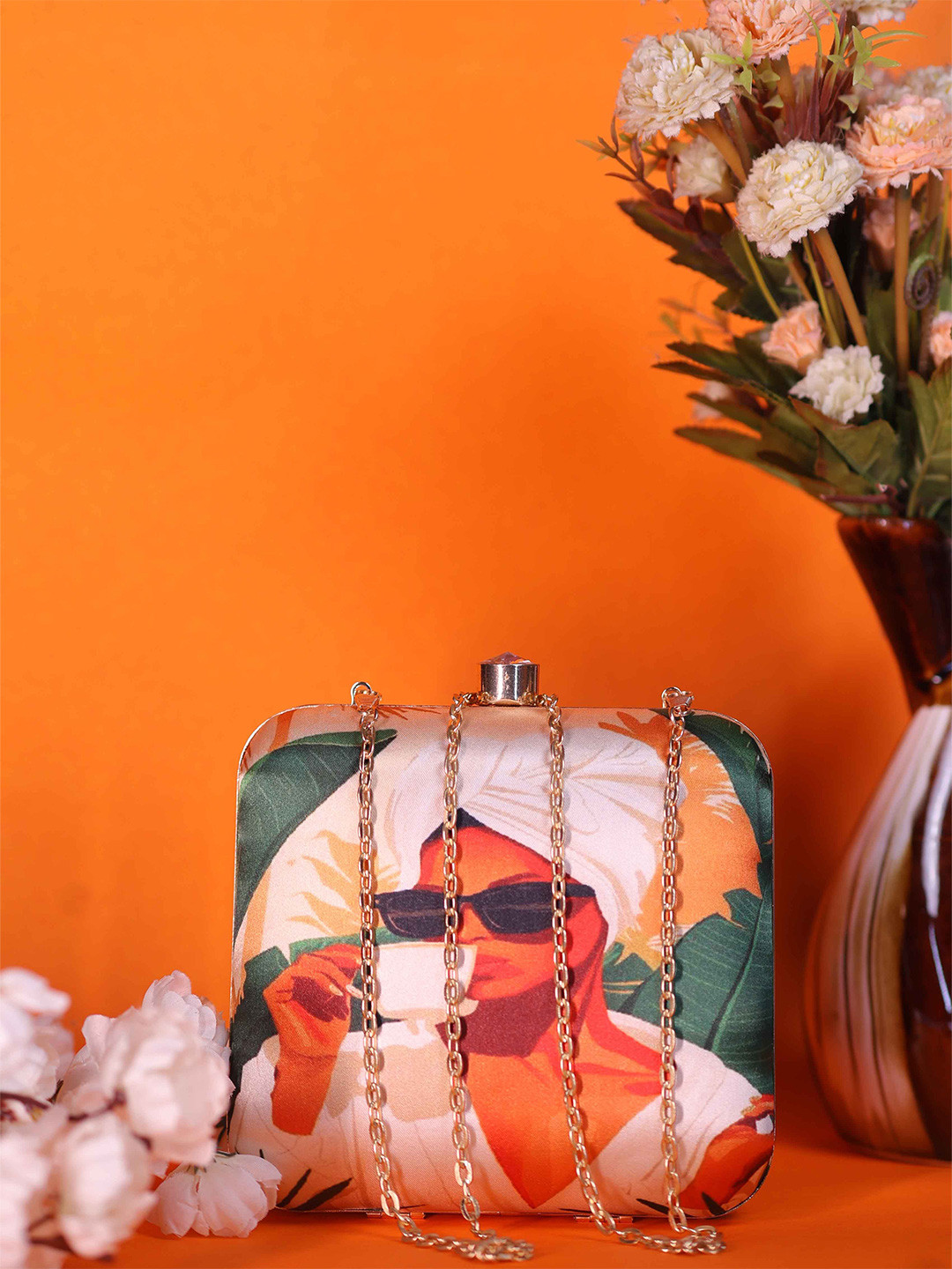 Swisni Abstract Printed Bucket Clutch With Sling Chain