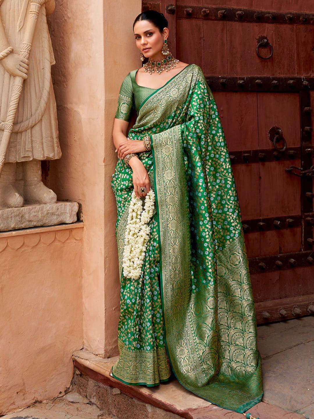 SWAMI STUDIO Floral Zari Banarasi Saree